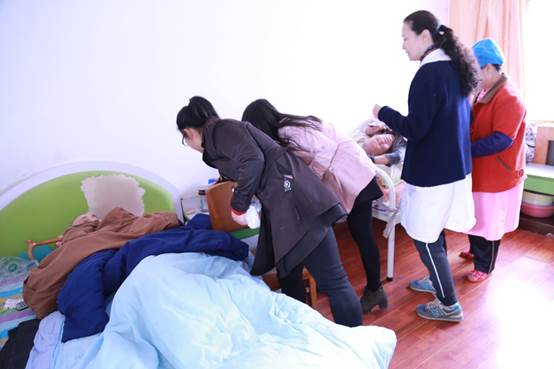 说明: E:\01学生工作\2019\2018-2019(2)\雷锋月活动\3.15慰问敬老院\IMG_5068.JPG