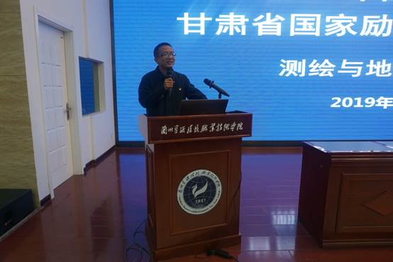 说明: E:\01学生工作\2019\2019-2020(1)\2019-2020(1)测绘学院活动照片\10.12奖学金评选\DSC00297.JPG